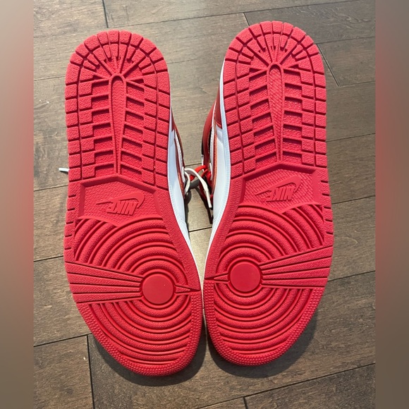 NWB size 10 Jordan 1 retro high og - Picture 6 of 8